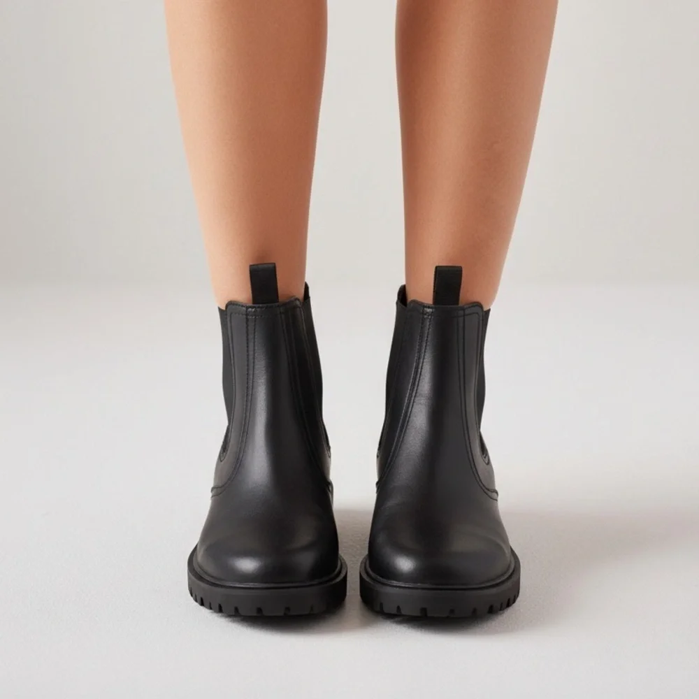 Nine West Yullon Lug Sole Chelsea Booties Size 8.5 Medium